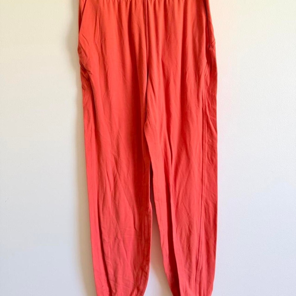 Lululemon Ready to Rulu High-Rise
Jogger
Warm Coral